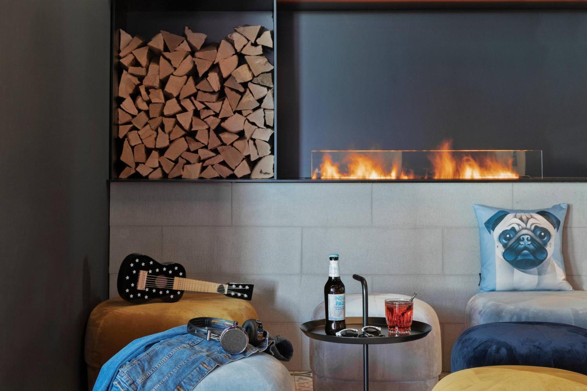 Moxy 3*